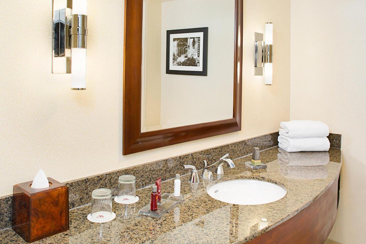 Los Angeles Marriott Burbank Airport Dış mekan fotoğraf